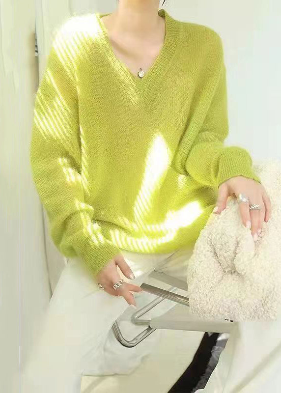 Effortlessly Elegant Sweater with a Timeless Design