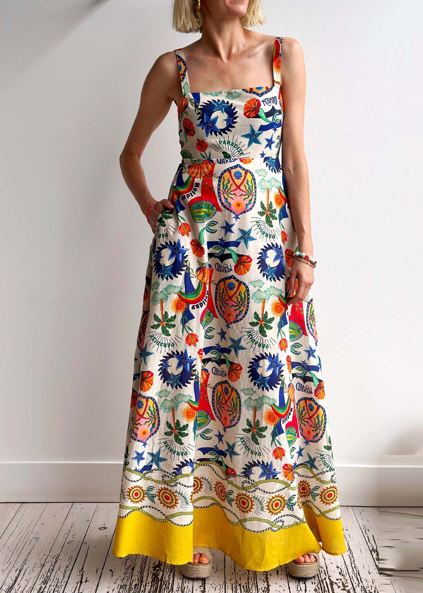 Effortlessly Elegant Dress with a Timeless Design