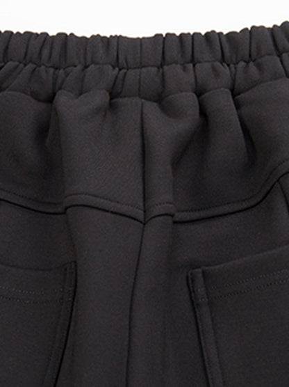 Effortlessly Elegant Pants with a Timeless Design
