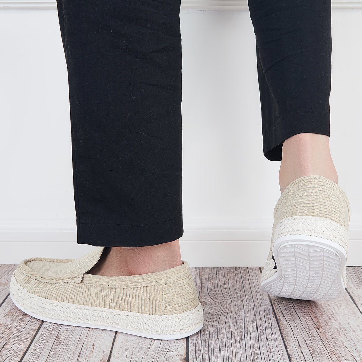 Chic Orthopedic Loafers with Unique Design