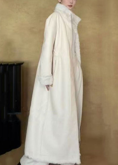 Well Tailored Coat with a Graceful Silhouette