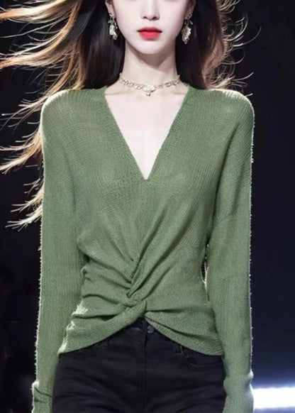 Well Tailored Sweater with a Graceful Silhouette