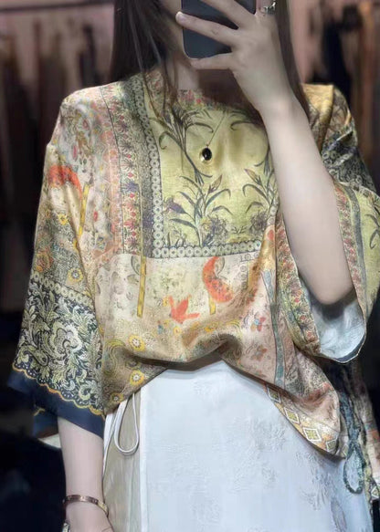 Effortlessly Elegant Top with a Timeless Design