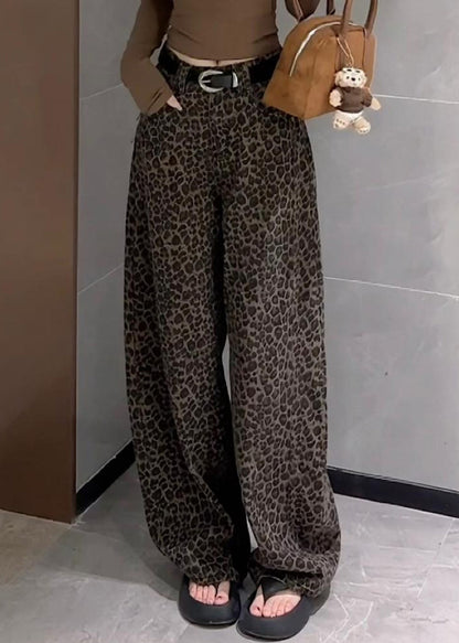 Effortlessly Elegant Pants with a Timeless Design