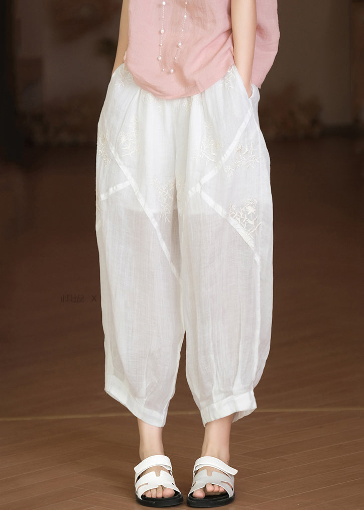 Effortlessly Elegant Pants with a Timeless Design
