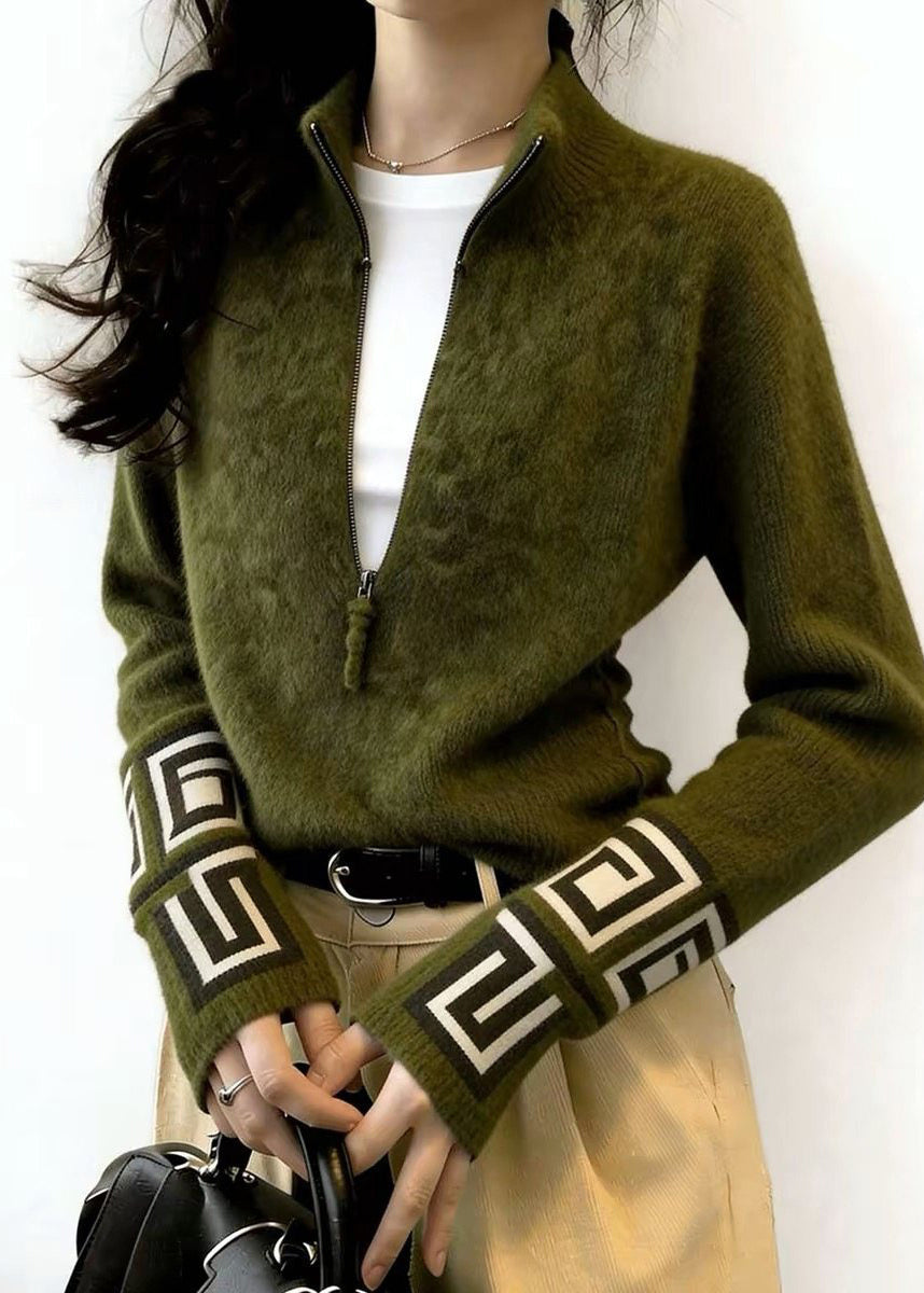 Classic Vintage Sweater with a Flattering Fit