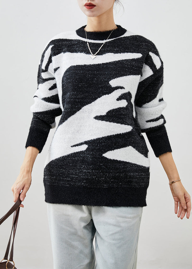 Well Tailored Sweater with a Graceful Silhouette