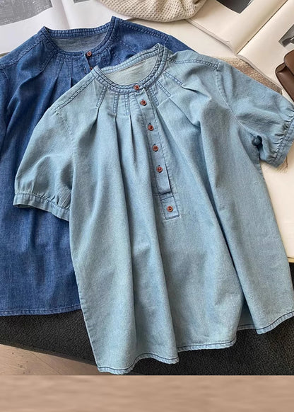 Classic Vintage Shirt with a Flattering Fit