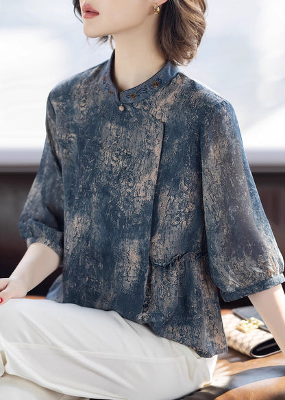 Classic Vintage Shirt with a Flattering Fit