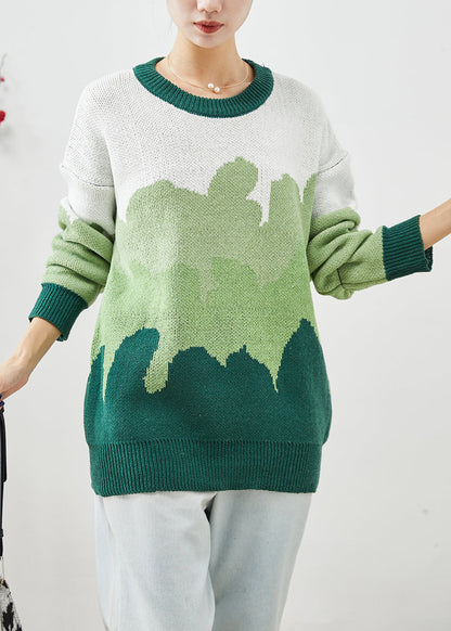 Well Tailored Sweater with a Graceful Silhouette