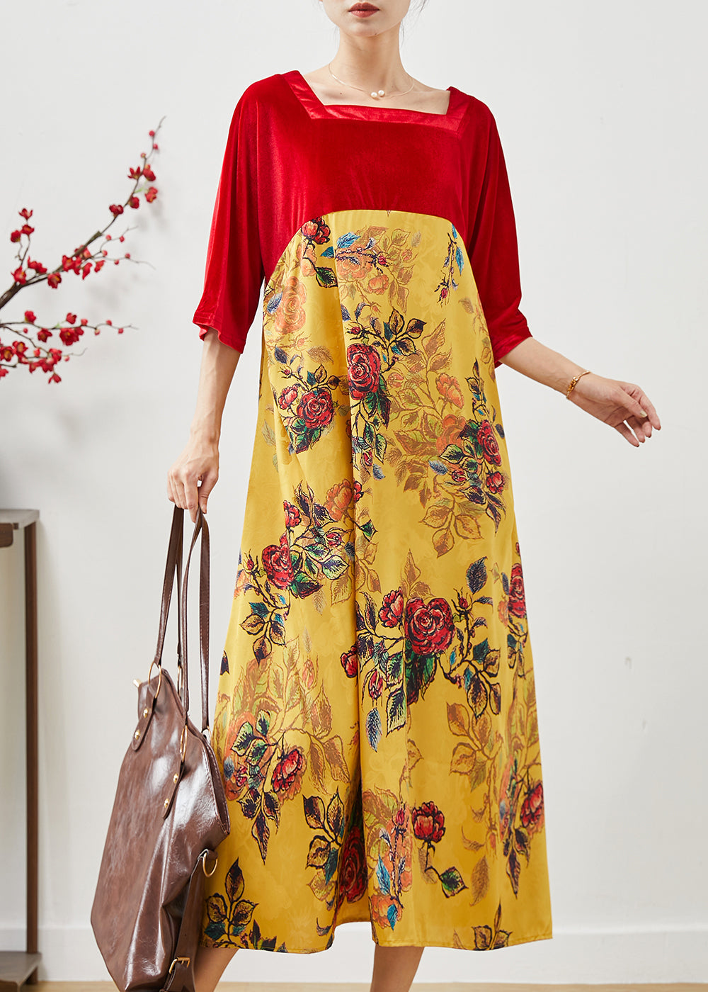 Beautifully Finished Dress in a Timeless Design