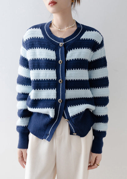 Effortlessly Elegant Cardigan with a Timeless Design