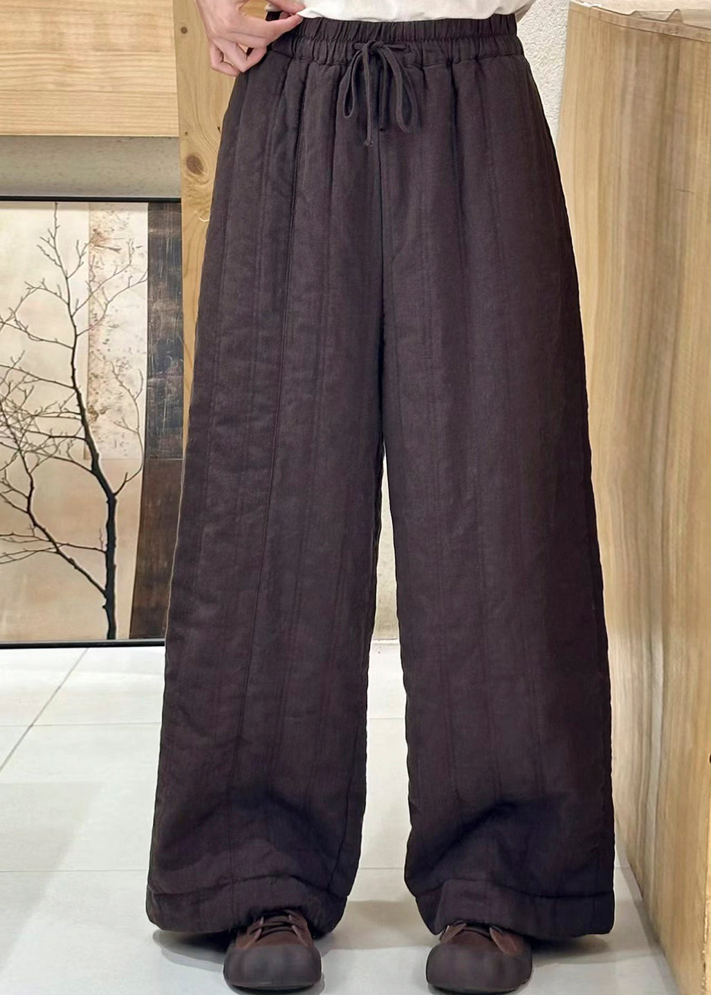 Effortlessly Elegant Pants with a Timeless Design
