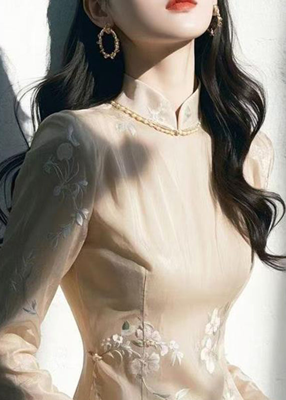Well Tailored Top with a Graceful Silhouette