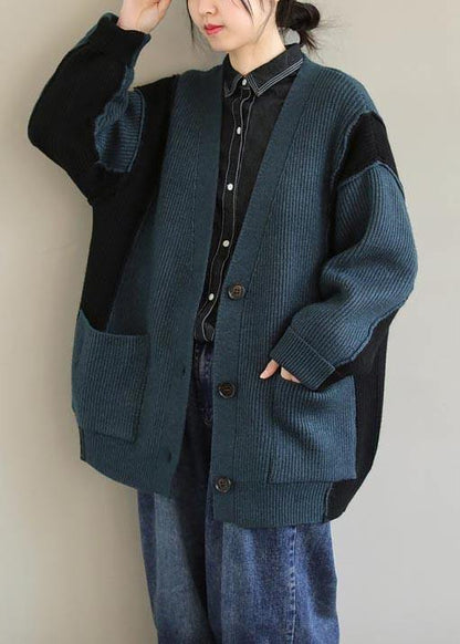 Classic Vintage Sweater with a Flattering Fit