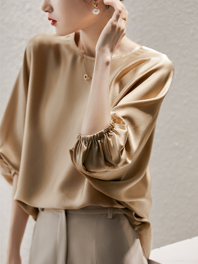 Effortlessly Elegant Top with a Timeless Design