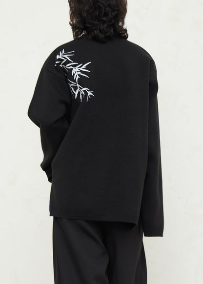 Well Tailored Sweater with a Graceful Silhouette
