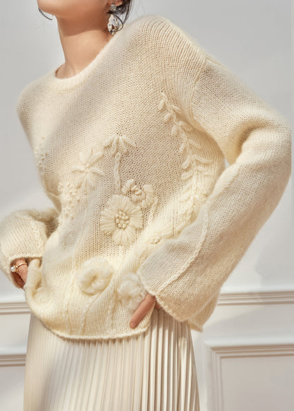 Well Tailored Sweater with a Graceful Silhouette