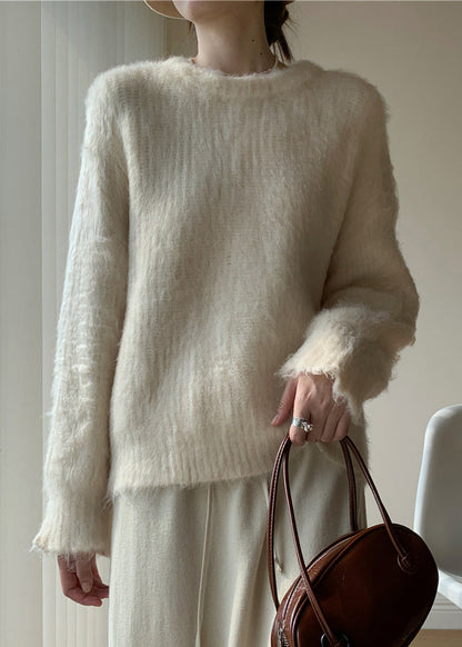 Well Tailored Sweater with a Graceful Silhouette