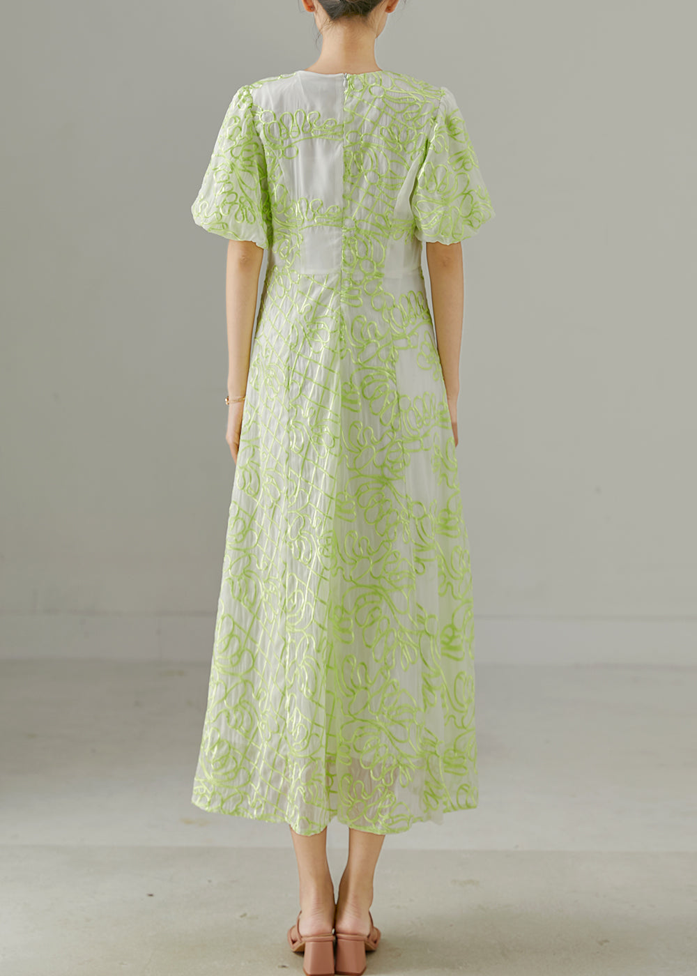 Well Tailored Dress with a Graceful Silhouette
