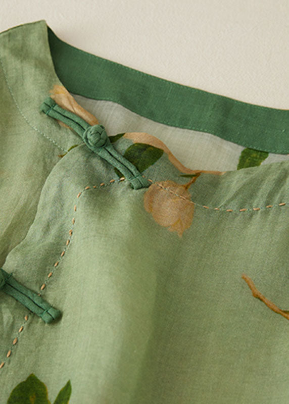 Classic Vintage Shirt with a Flattering Fit