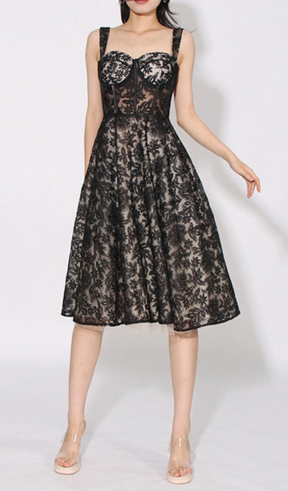 Beautifully Finished Dress in a Timeless Design