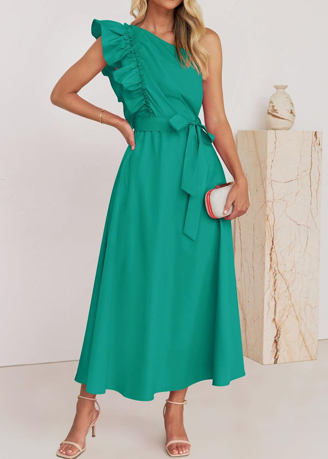 Well Tailored Dress with a Graceful Silhouette