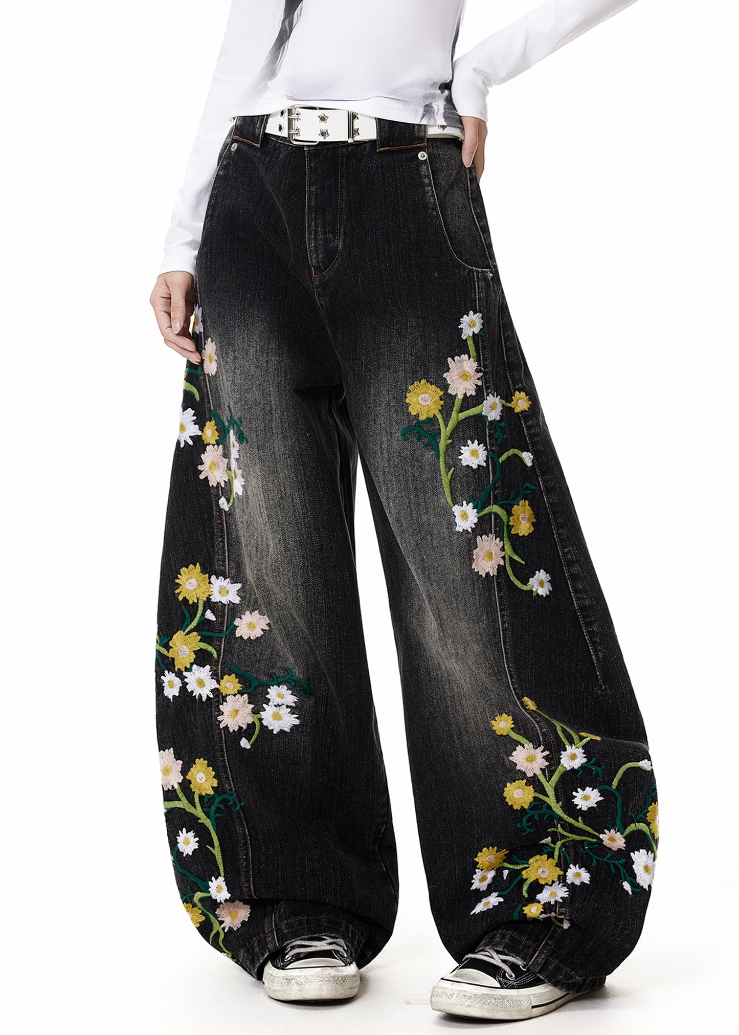 Effortlessly Elegant Pants with a Timeless Design