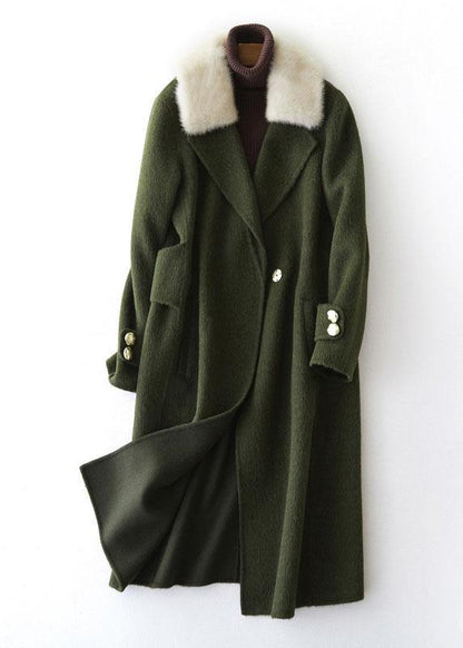 Effortlessly Elegant Coat with a Timeless Design