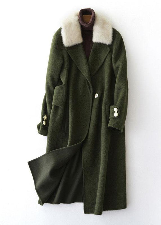 Effortlessly Elegant Coat with a Timeless Design