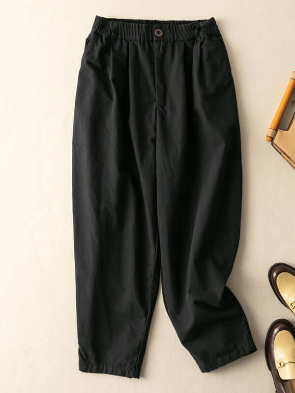 Effortlessly Elegant Pants with a Timeless Design