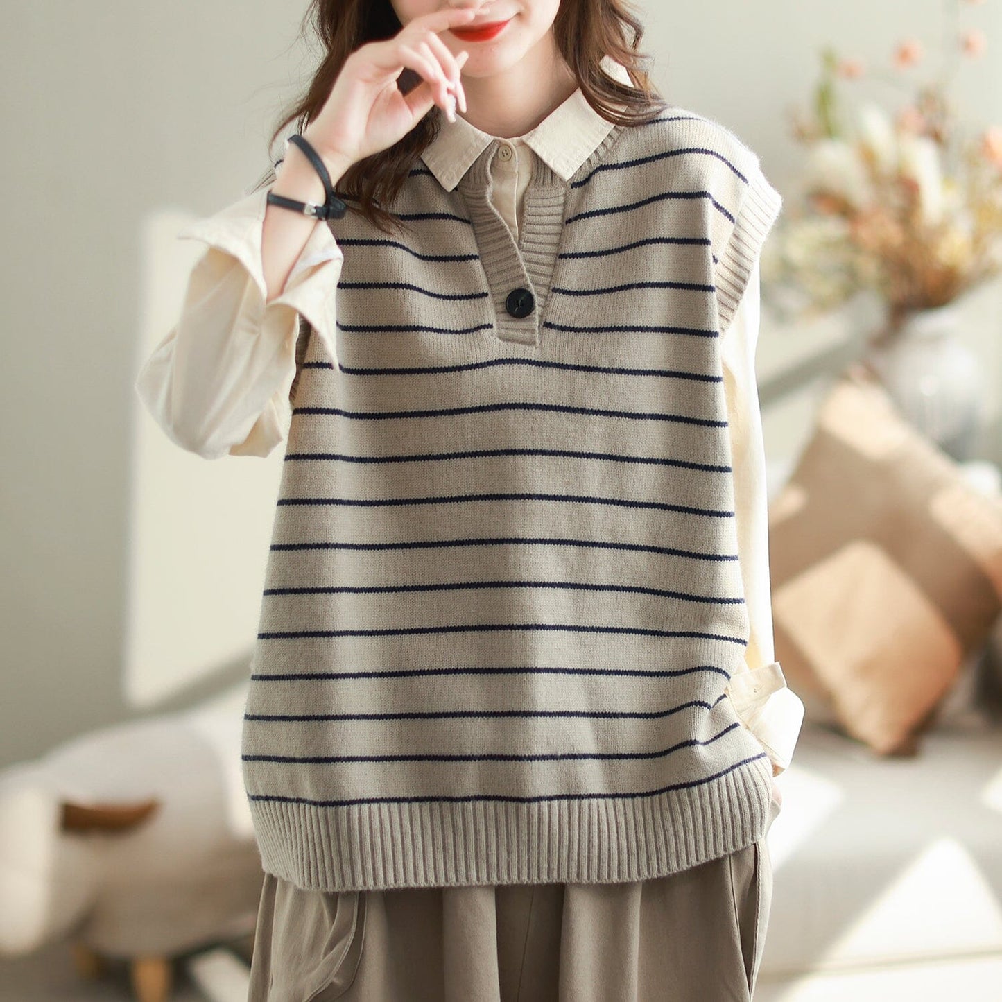 Effortlessly Elegant Garment with a Timeless Design