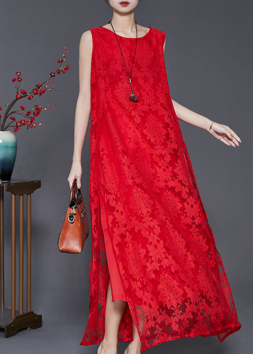 Beautifully Finished Dress in a Timeless Design