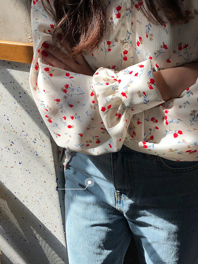 Classic Vintage Blouse with a Flattering Fit
