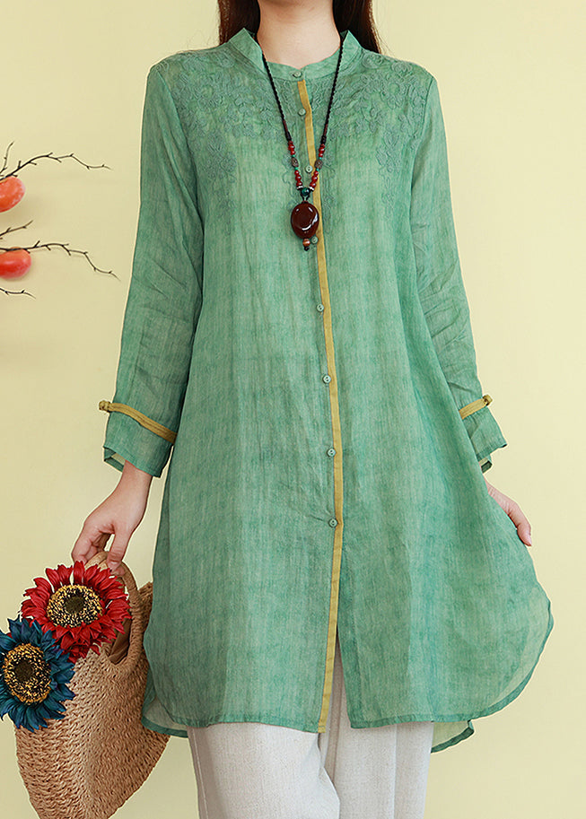 Classic Vintage Blouse with a Flattering Fit