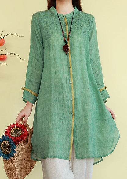 Classic Vintage Blouse with a Flattering Fit
