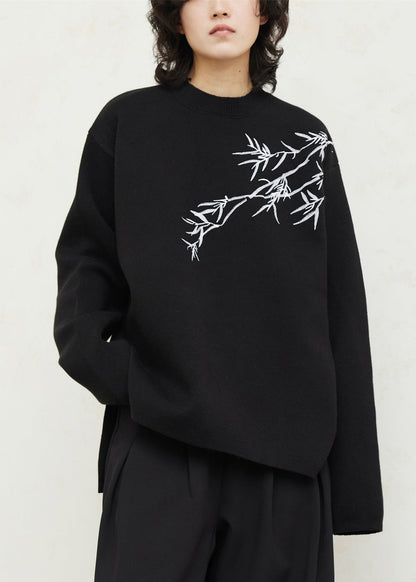 Well Tailored Sweater with a Graceful Silhouette