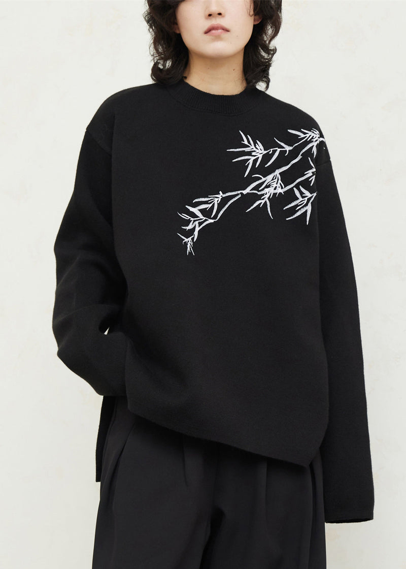 Well Tailored Sweater with a Graceful Silhouette