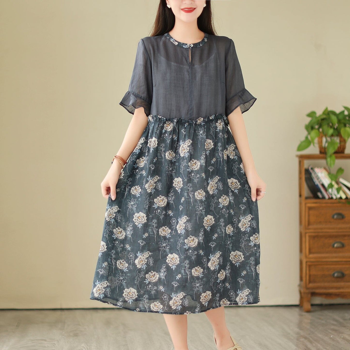 Beautifully Finished Dress in a Timeless Design