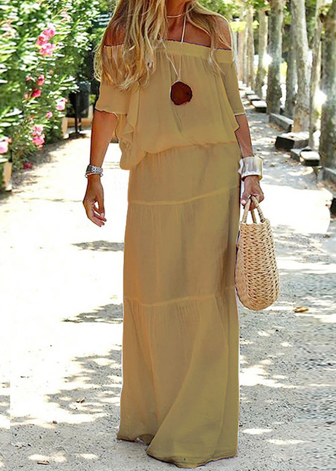 Beautifully Finished Dress in a Timeless Design