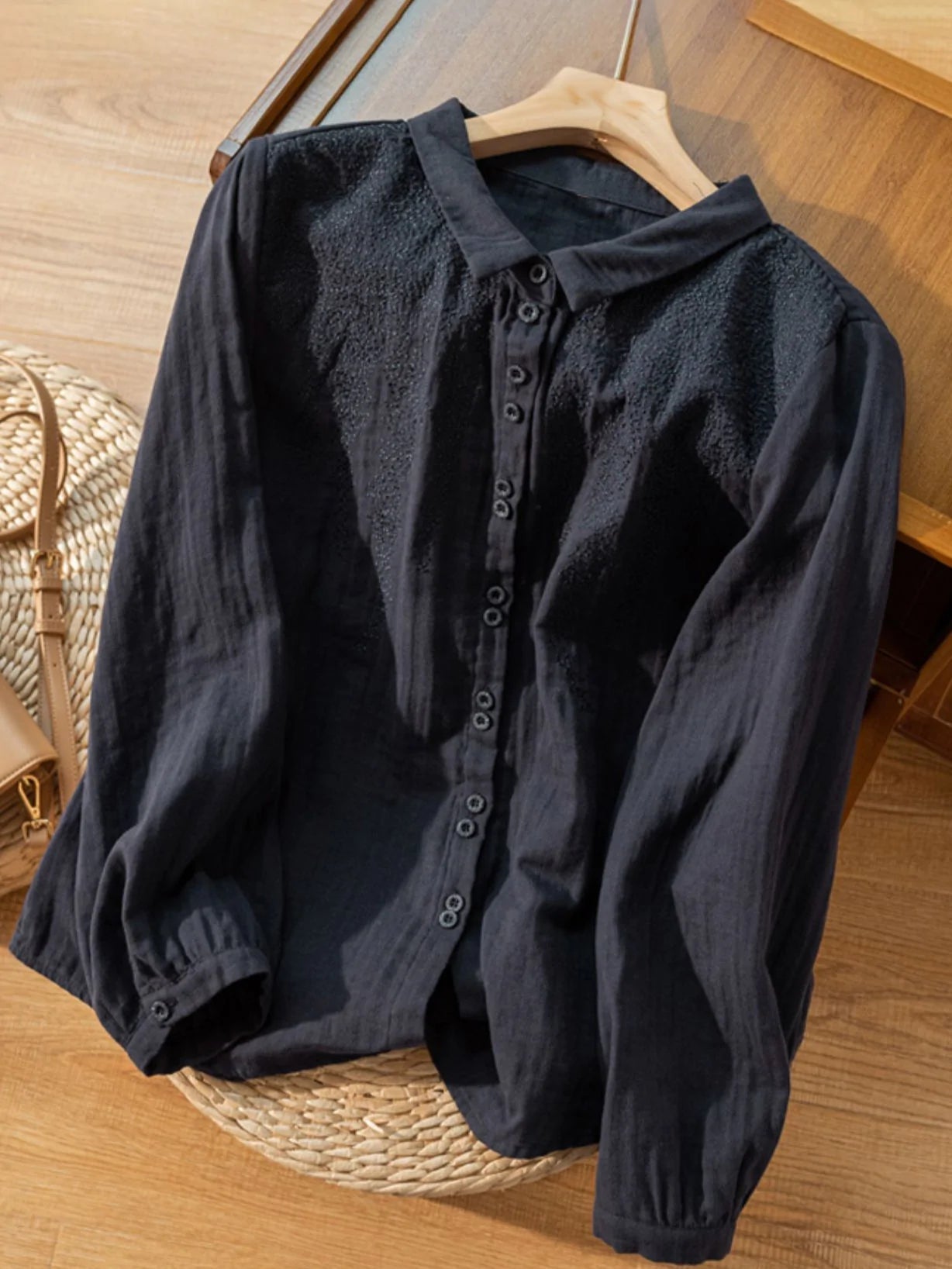 Effortlessly Elegant Shirt with a Timeless Design