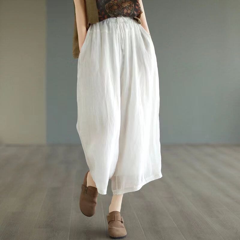 Effortlessly Elegant Pants with a Timeless Design