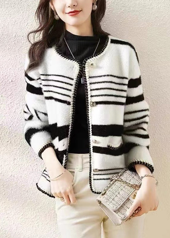 Well Tailored Coat with a Graceful Silhouette
