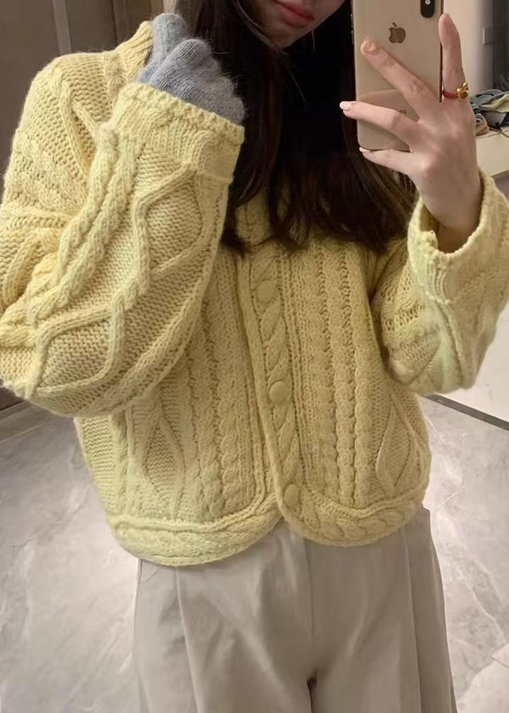 Well Tailored Cardigan with a Graceful Silhouette