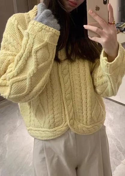 Well Tailored Cardigan with a Graceful Silhouette