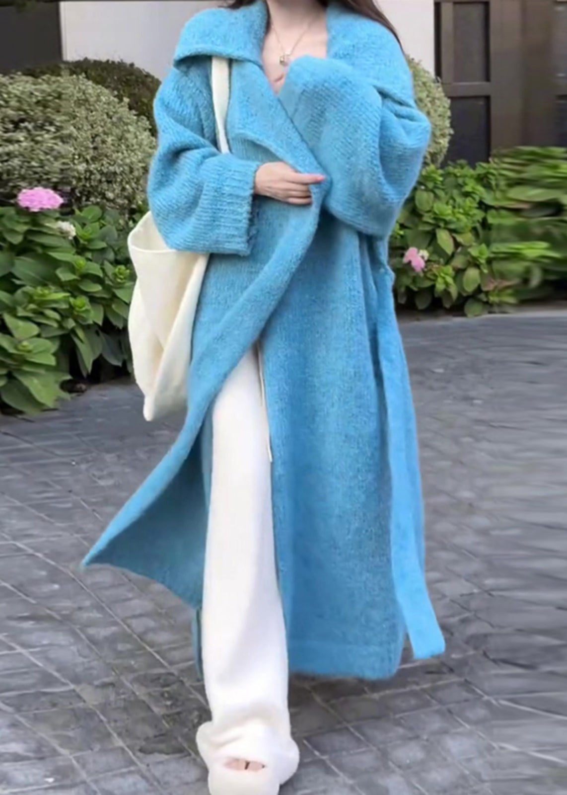 Well Tailored Coat with a Graceful Silhouette