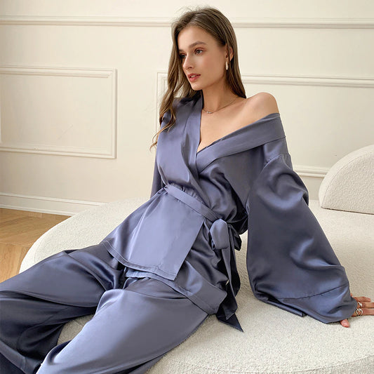 Well Tailored Cardigan with a Graceful Silhouette