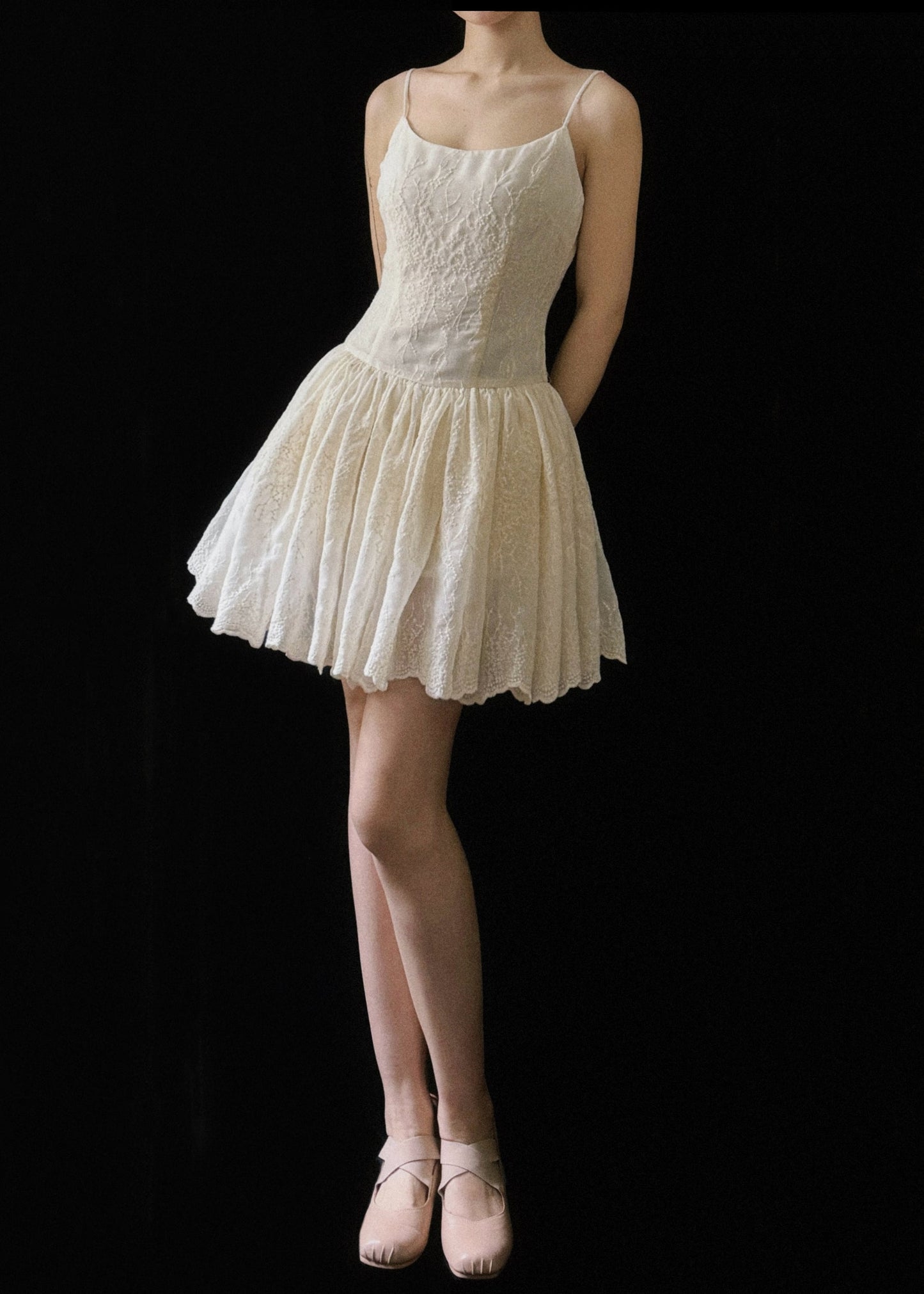 Effortlessly Elegant Dress with a Timeless Design