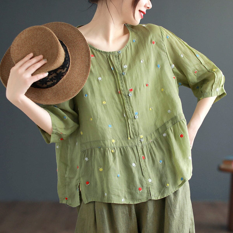 Effortlessly Elegant Blouse with a Timeless Design