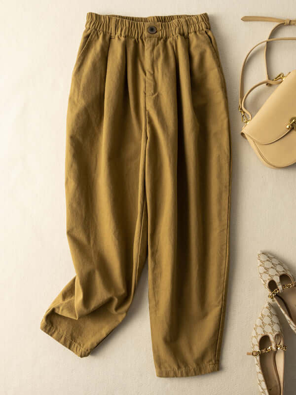 Effortlessly Elegant Pants with a Timeless Design